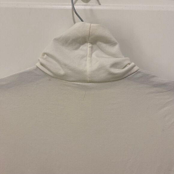 Uniqlo Women's Long Sleeve Heattech Turtleneck Top. White. Large. Comfy, Casual - Picture 8 of 11